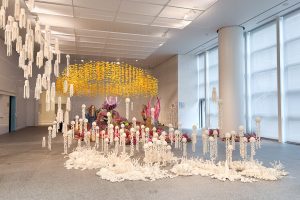 加藤泉 ソフビ 「女の子」 石見美術館限定カラーver. 未開封＋同展フライヤー 加藤泉 ソフビ 「女の子」 石見美術館限定カラーver. 未開封＋同