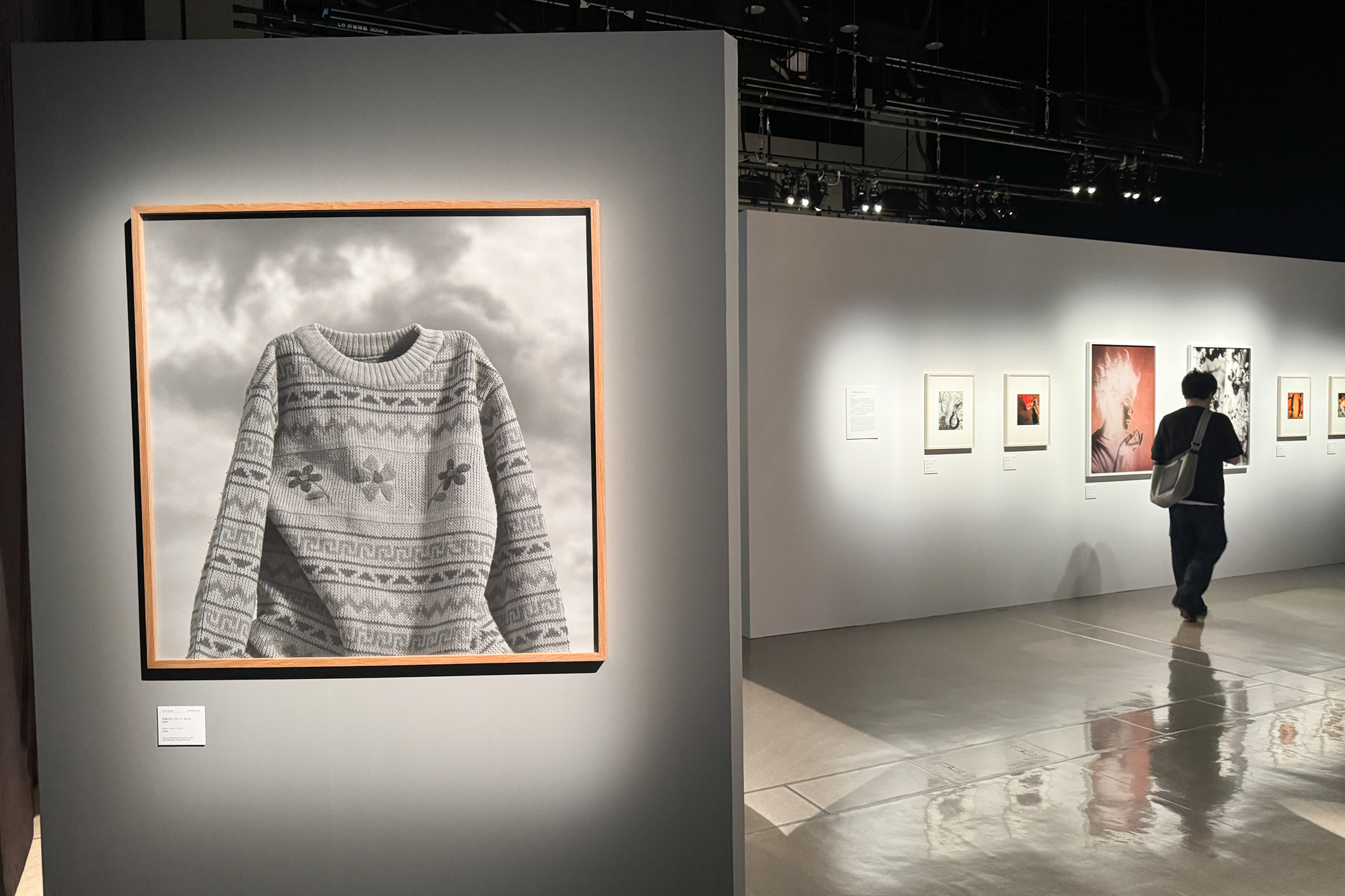 展示風景「まなざしの奇跡　日本女性写真家の冒険」ヒカリエホール、東京、2026年