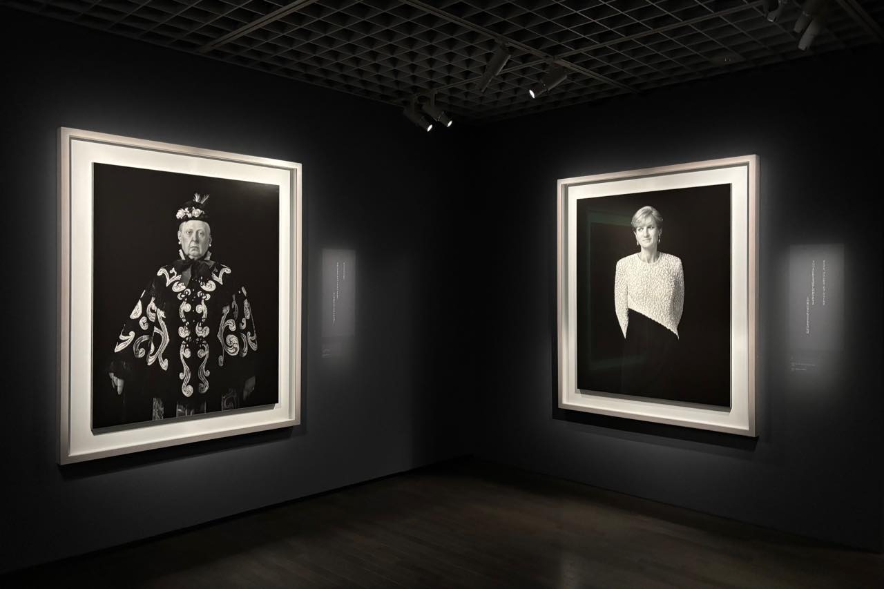Hiroshi Sugimoto (From left to right), Queen Victoria (1999), Diana, Princess of Wales (1999) © Hiroshi Sugimoto / Courtesy of Gallery Koyanagi