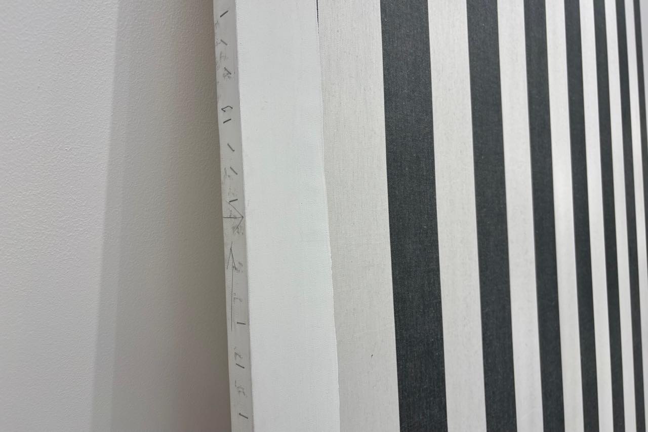 ダニエル・ビュレン《可変形態の絵画》（部分）1966年