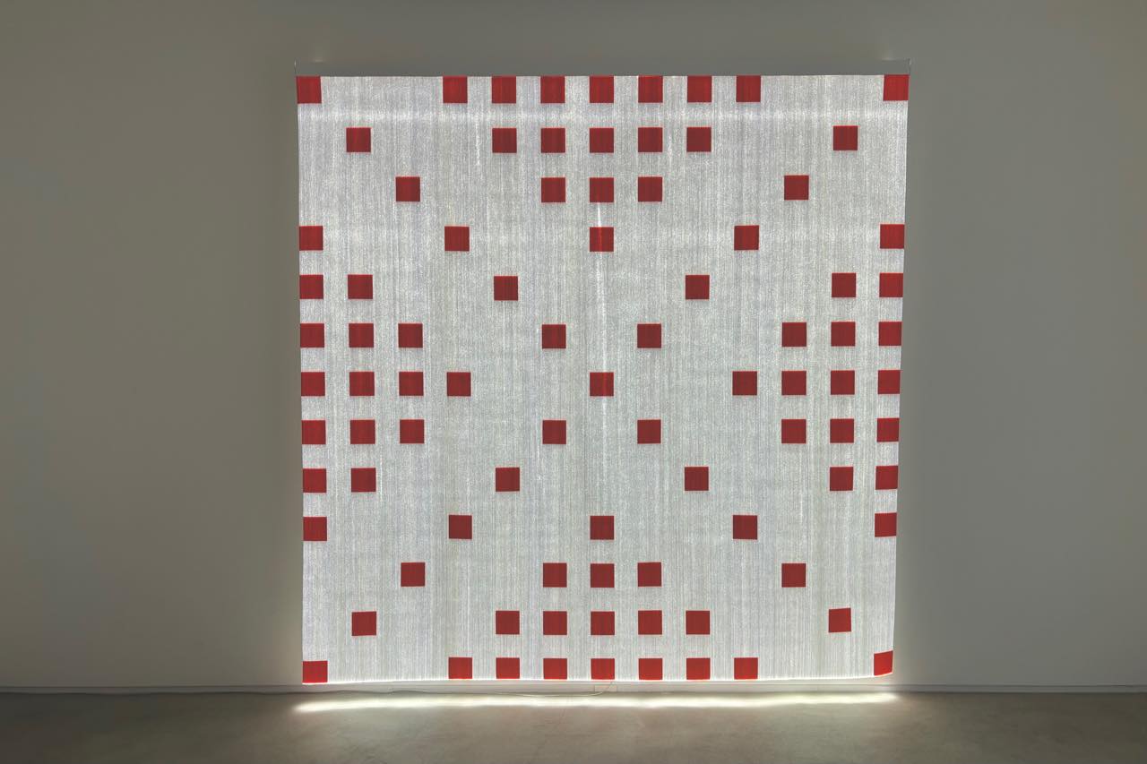 ダニエル・ビュレン《Fibres optiques – Rouge I》2013年