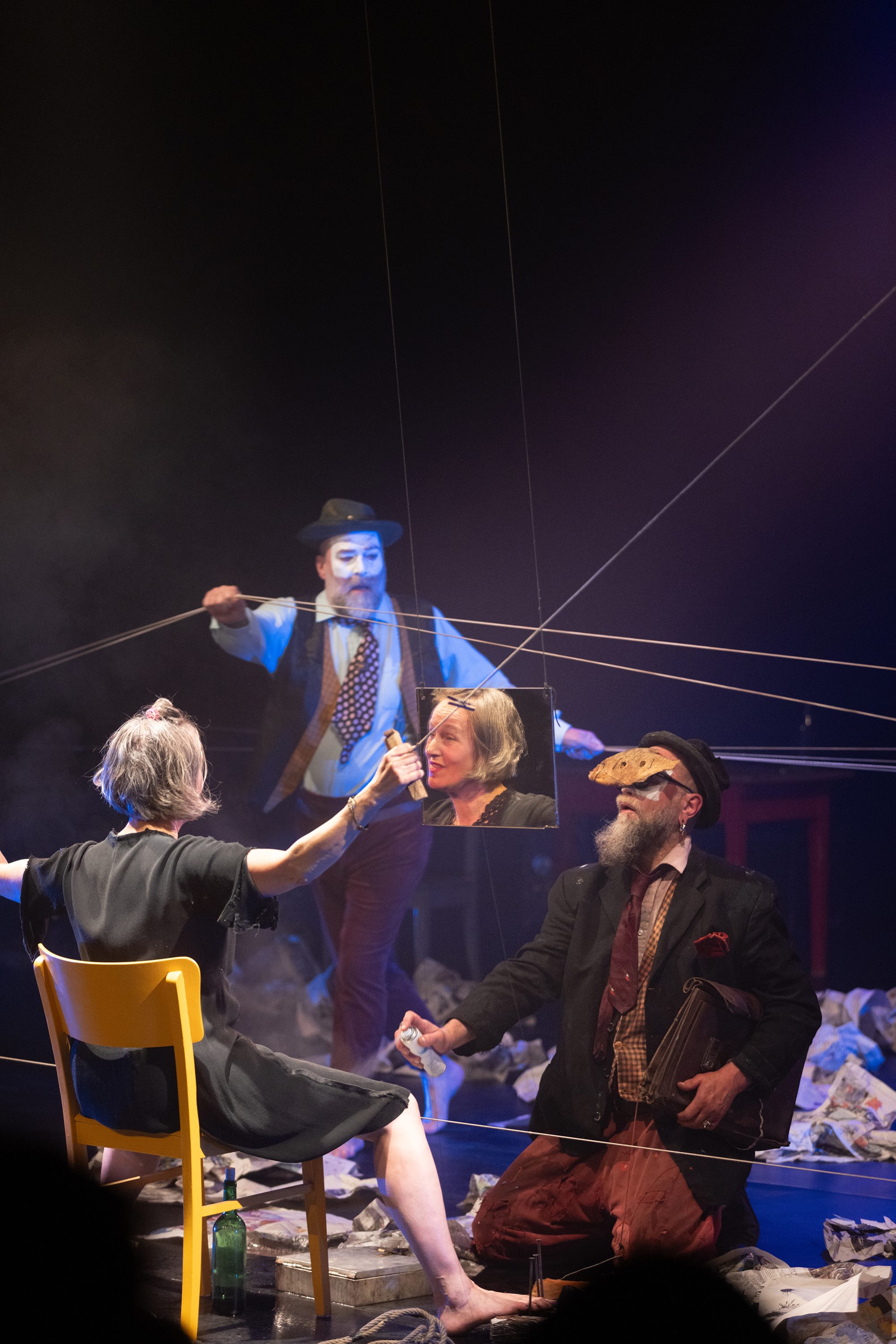 アヒェ・エンジニアリング・シアター 『白い部屋』　©internationales figuren.theater.festival　Photo: Erich Malter