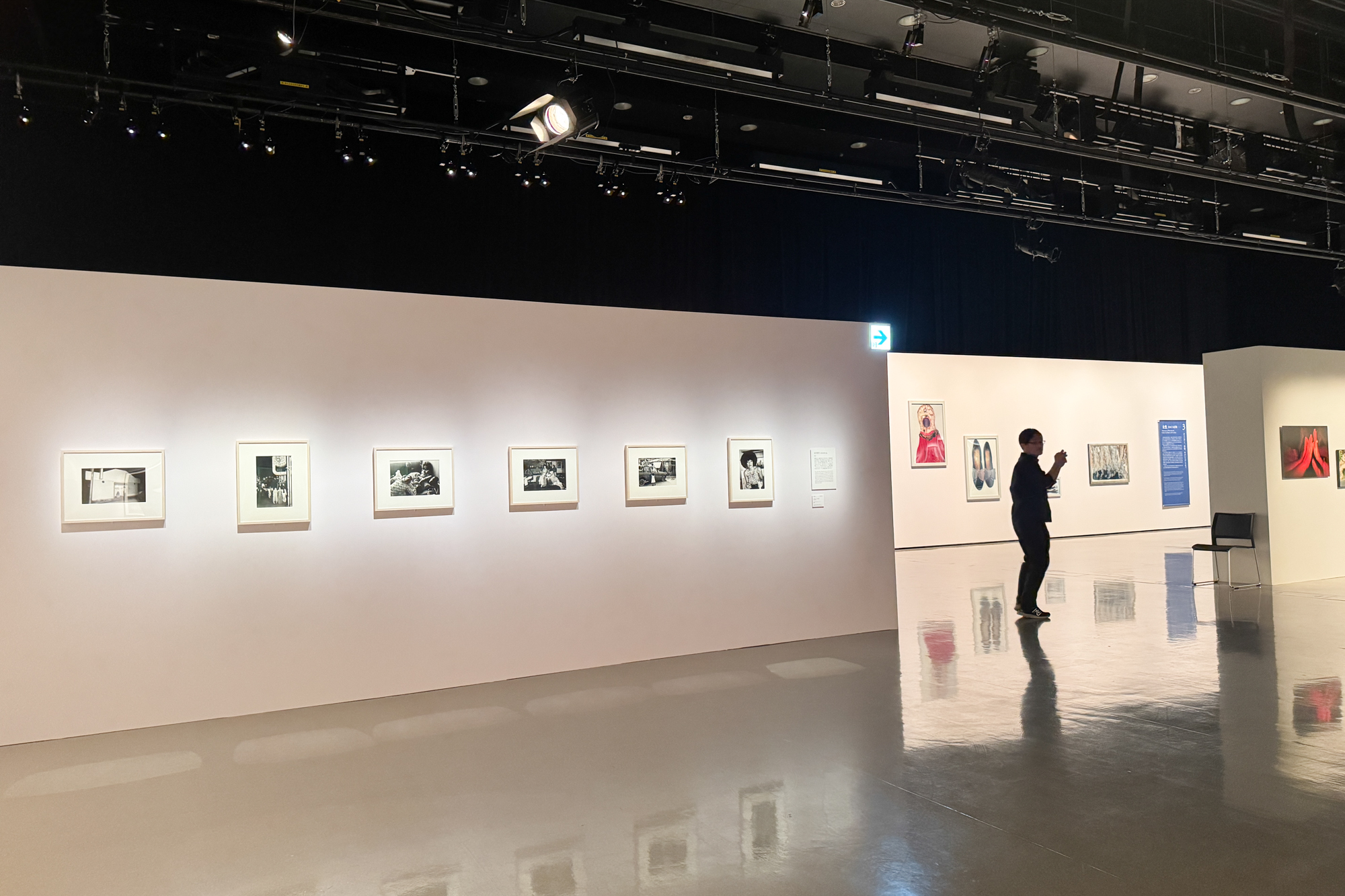 展示風景「まなざしの奇跡　日本女性写真家の冒険」ヒカリエホール、東京、2026年