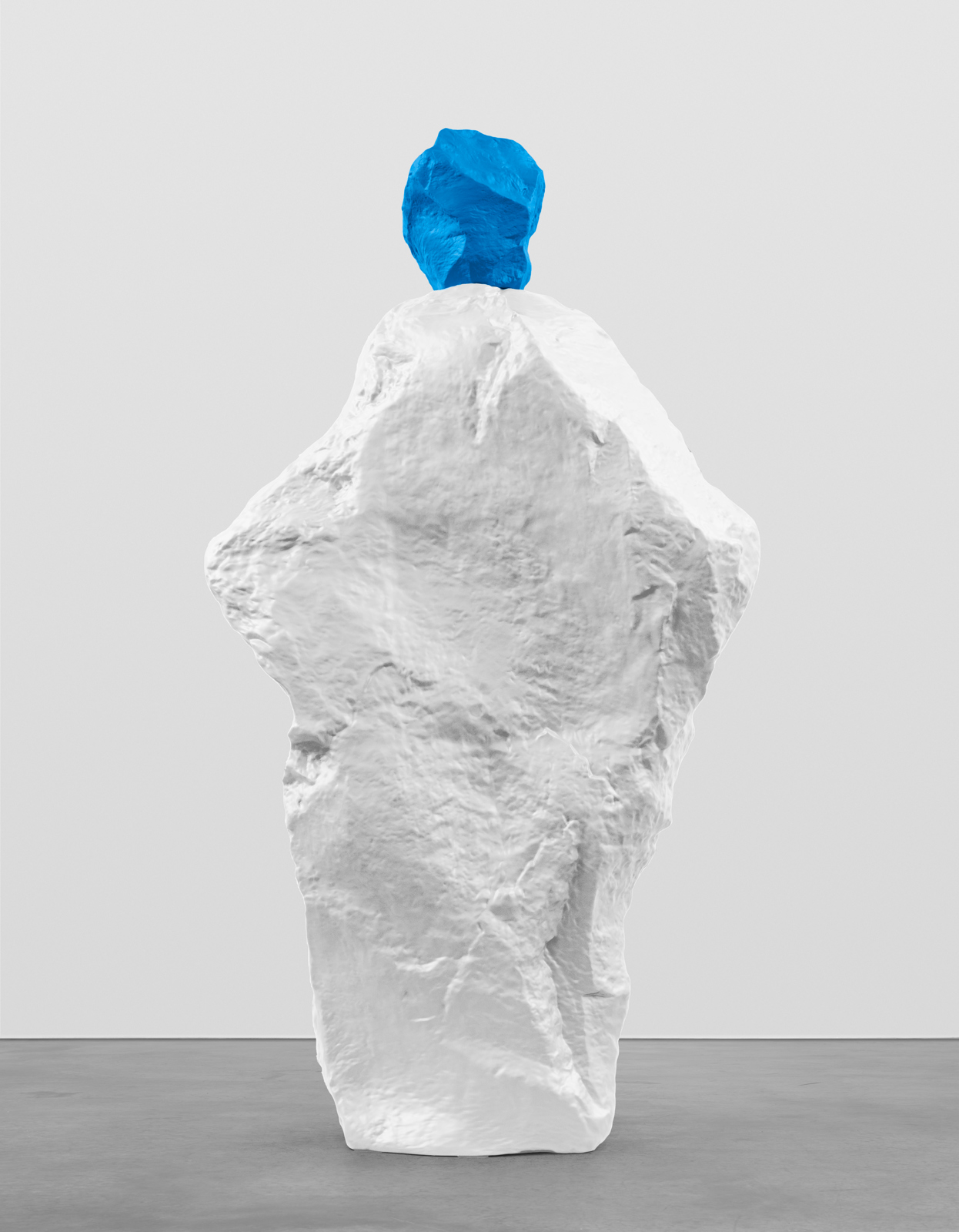 Ugo Rondinone, blue white monk (2020), painted bronze, 293 x 156.8 x 80 cm. © Ugo Rondinone. Courtesy the Artist and Sadie Coles HQ, London